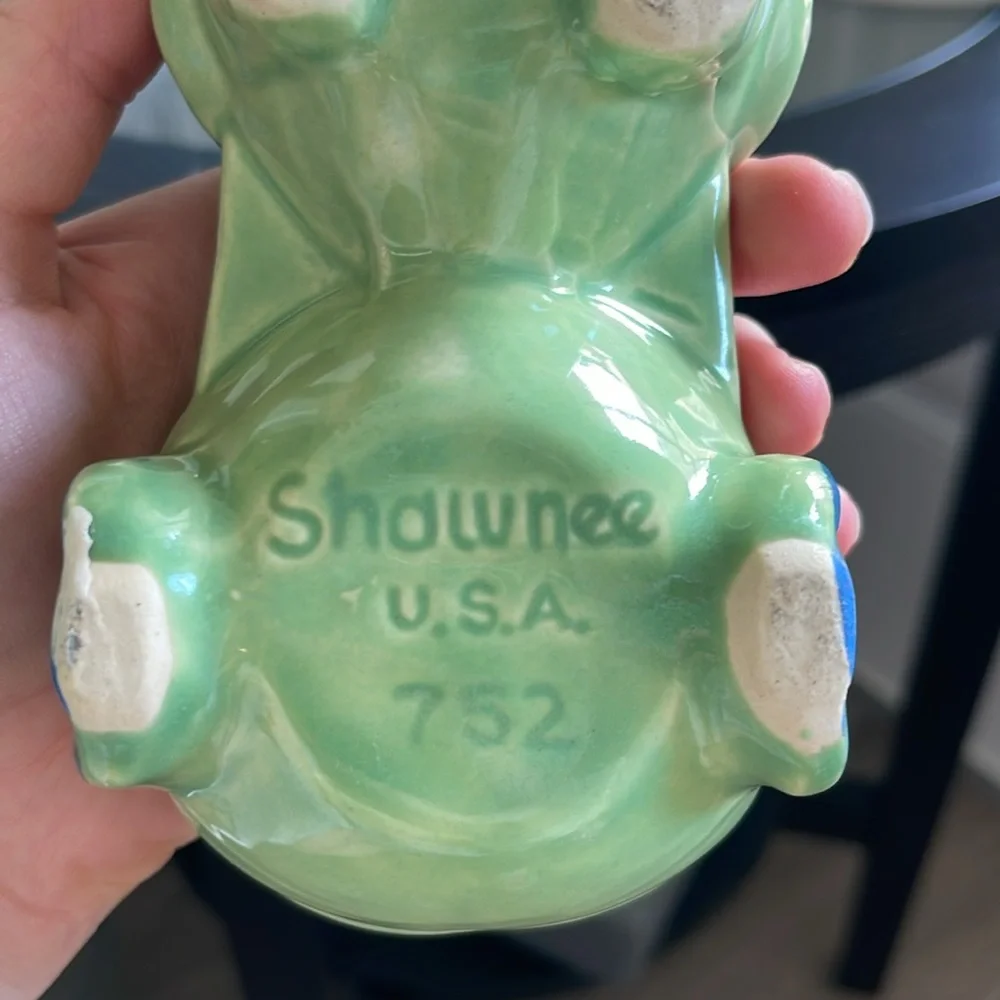 Shawnee Pottery - Picture 3 of 4